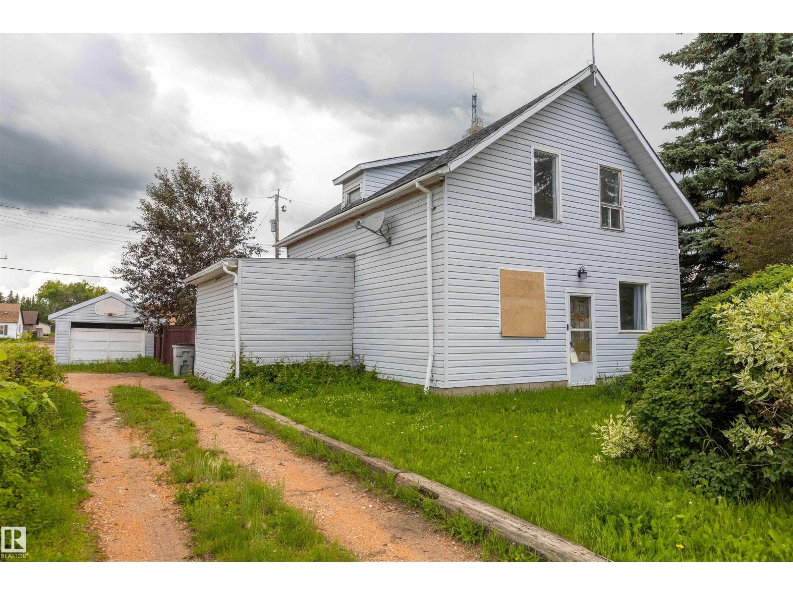 5016 49 ST