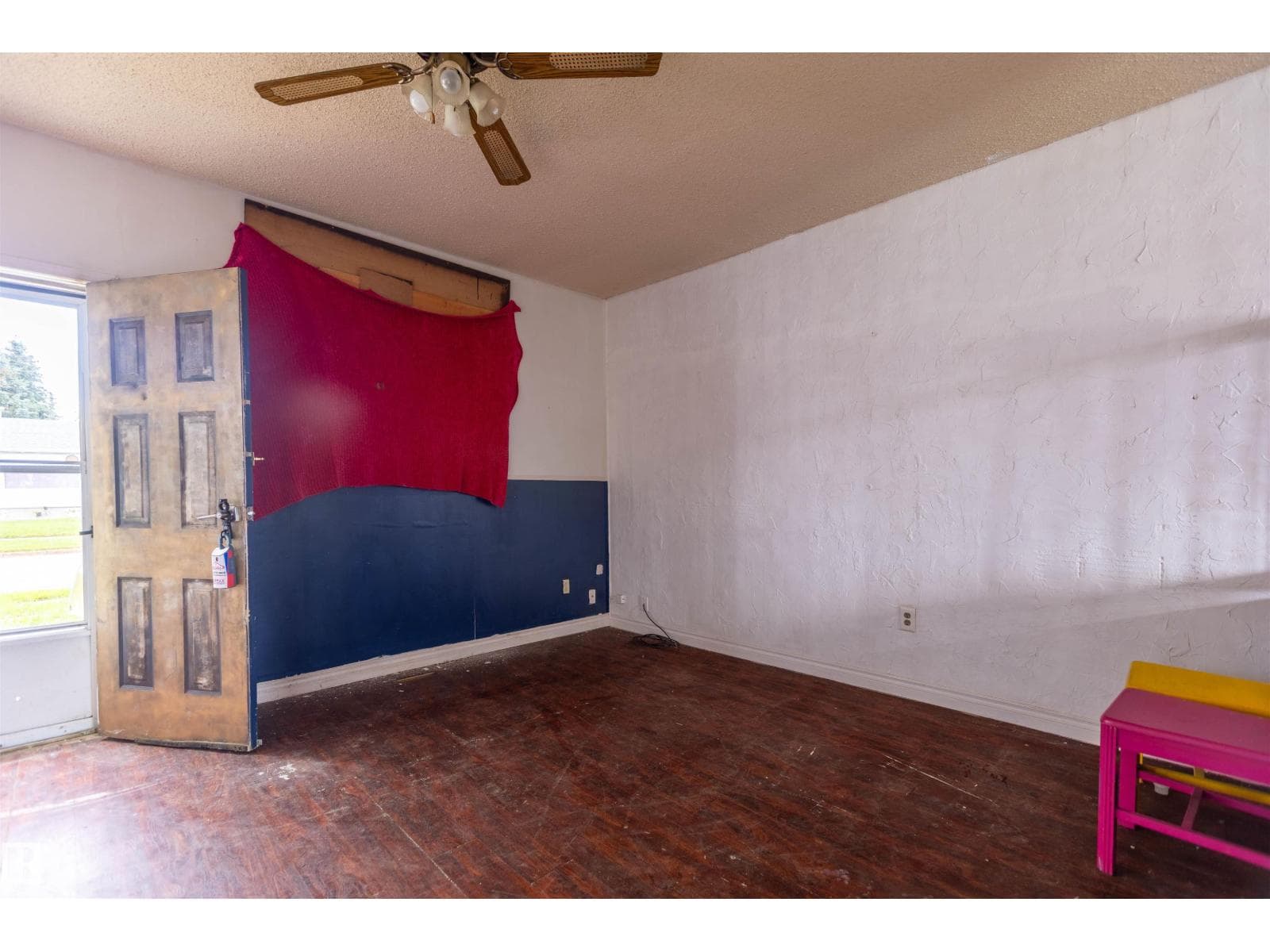 5016 49 ST — photo 3