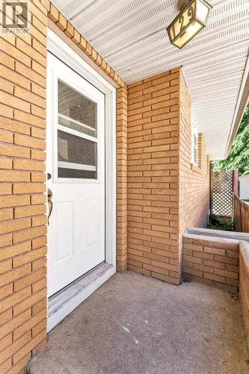 129 7 Street SE — photo 4