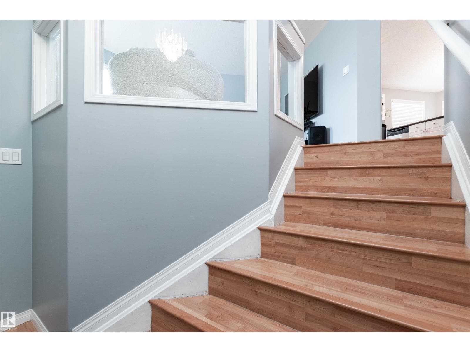 208 Rainbow CR — photo 3