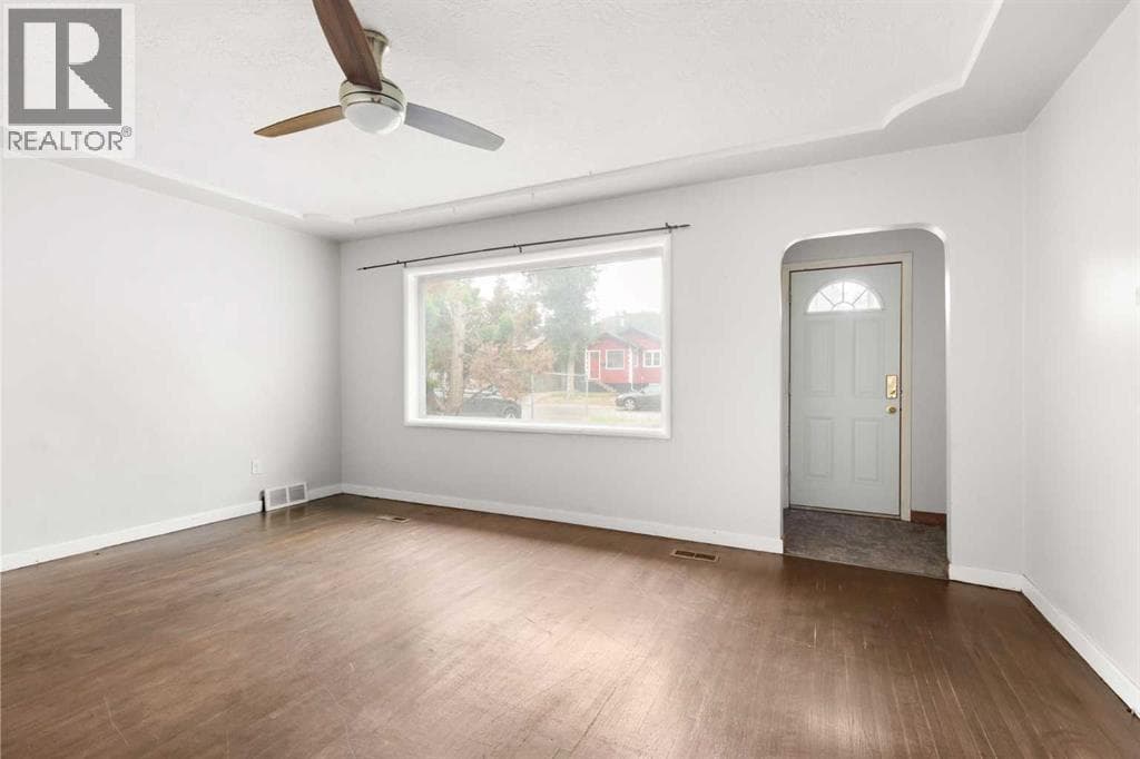 21 5 Street SW — photo 4