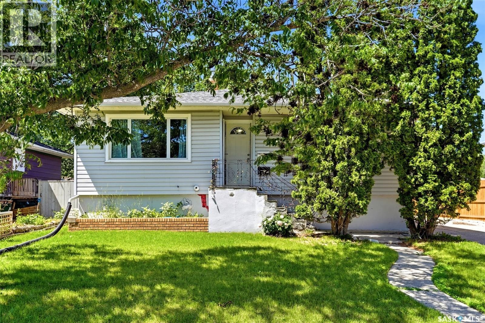 2426 Harvey STREET — photo 2