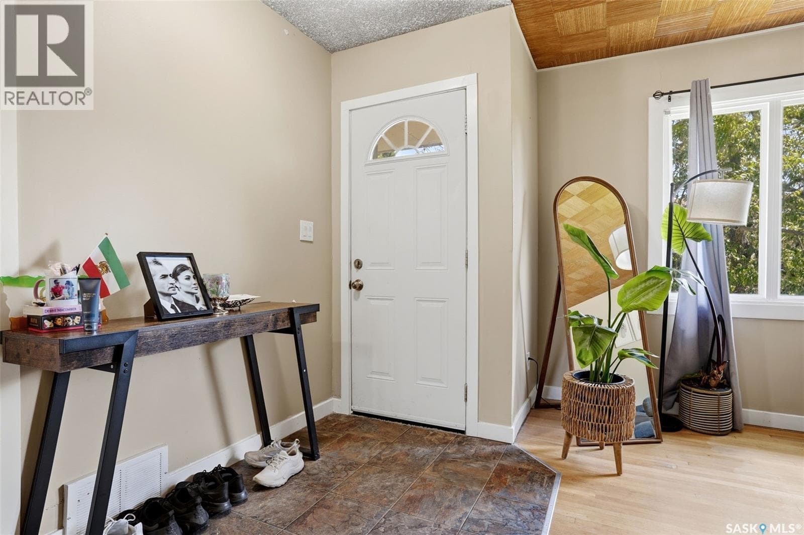 2426 Harvey STREET — photo 3