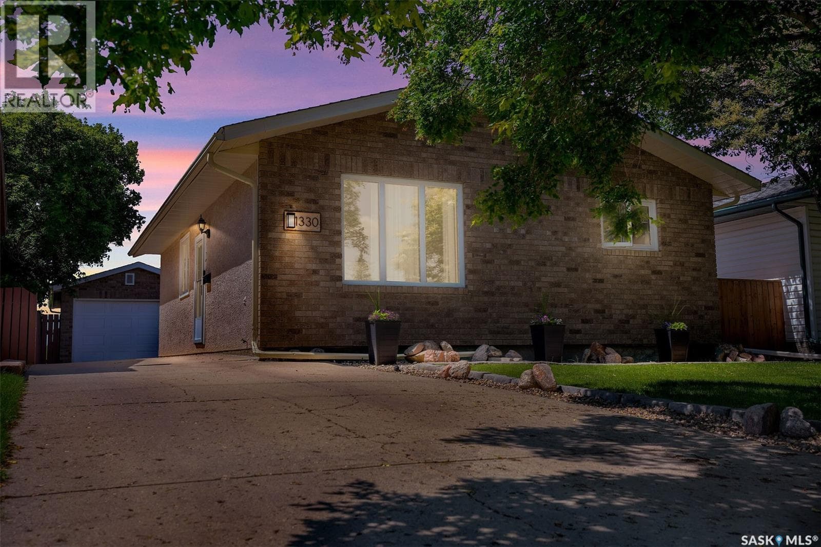 1330 Courtney STREET — photo 2