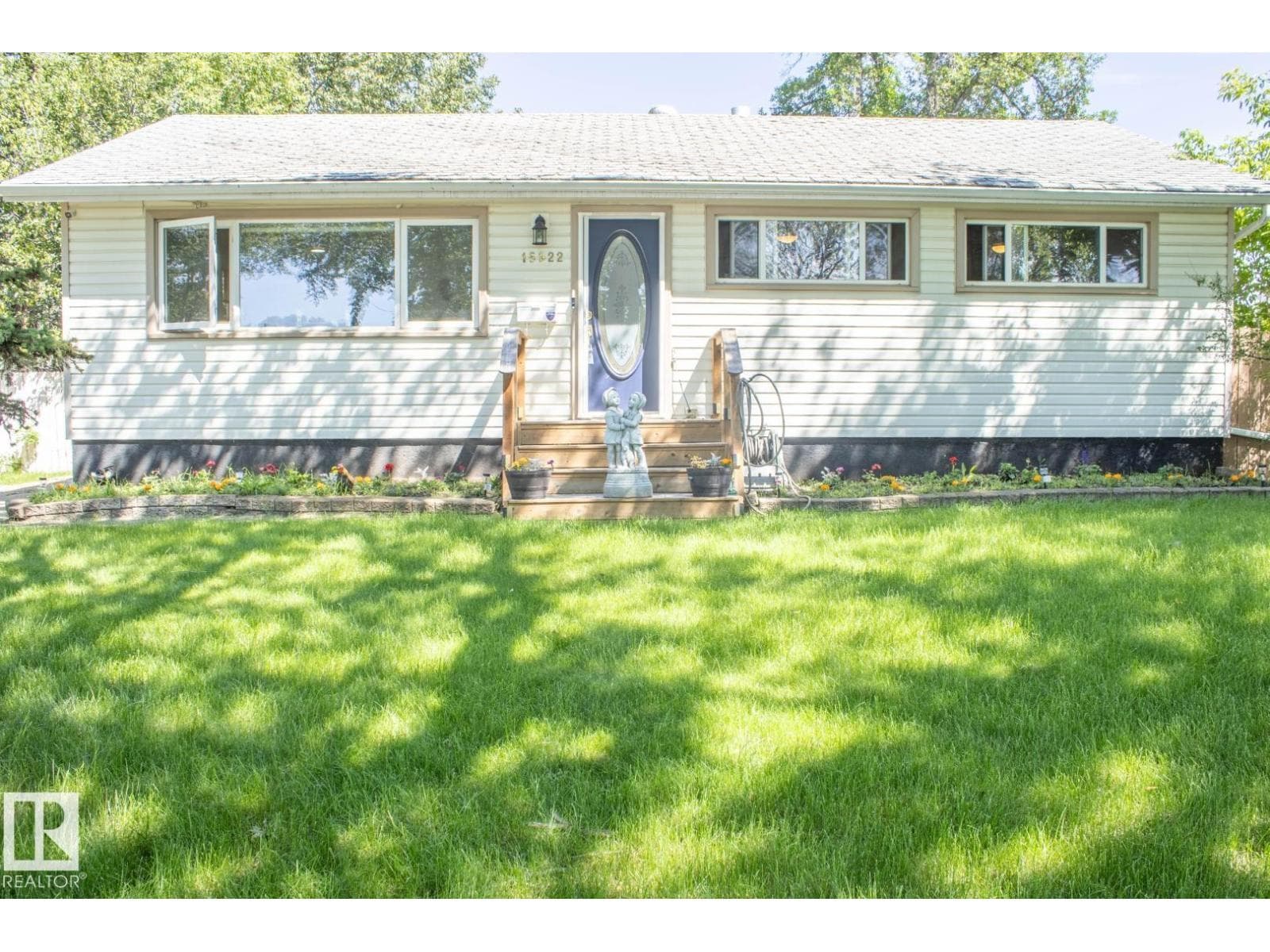 15922 92 AV NW — photo 2