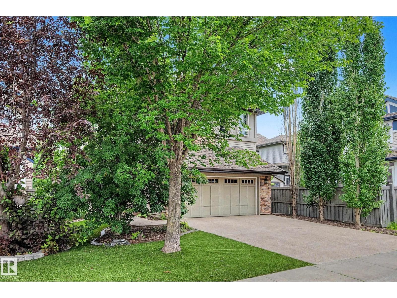 1110 ARMITAGE CR SW — photo 2