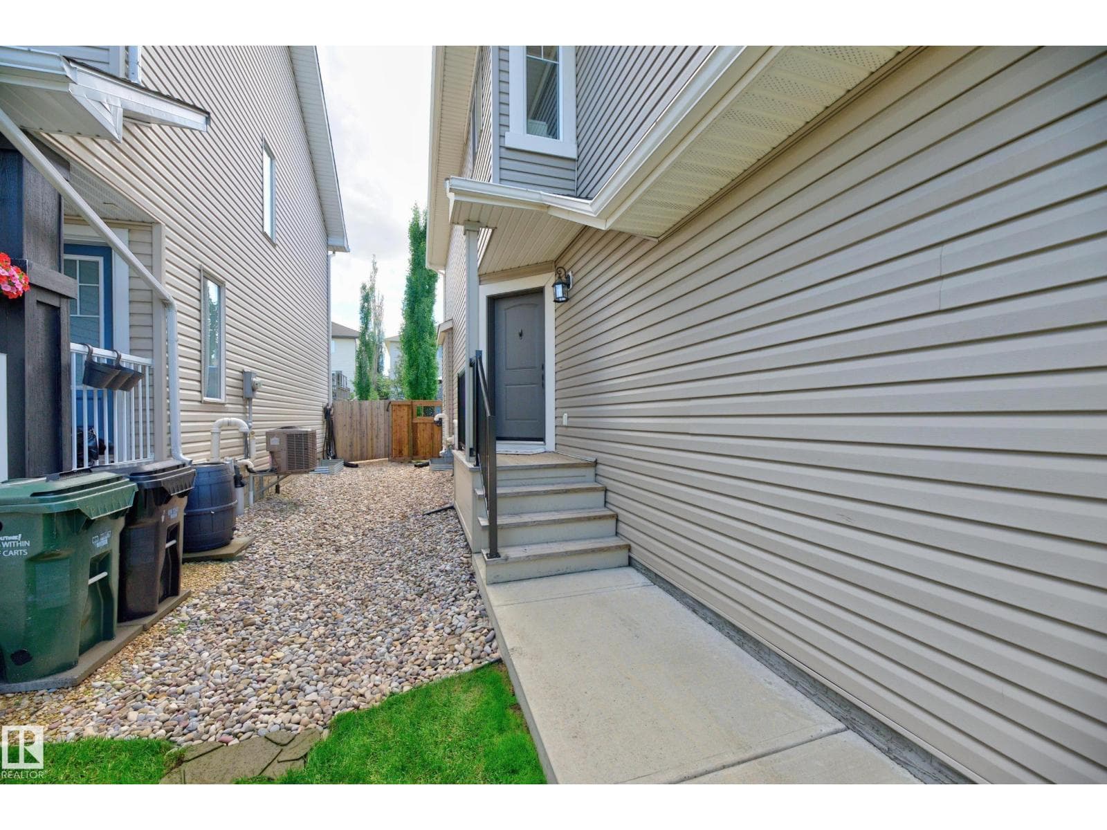 197 SUMMERSTONE LN — photo 2