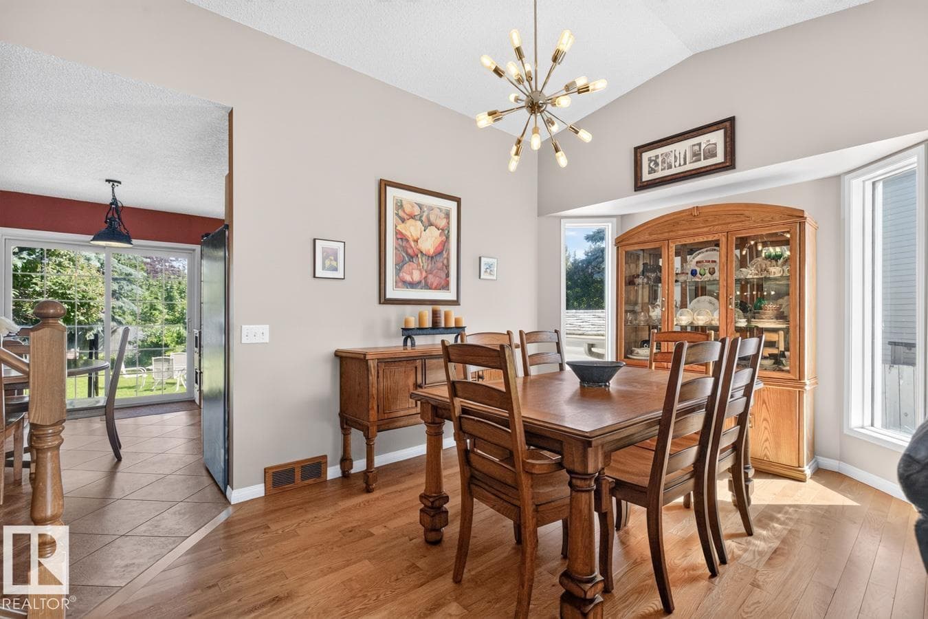 135 MEADOWVIEW DR — photo 5