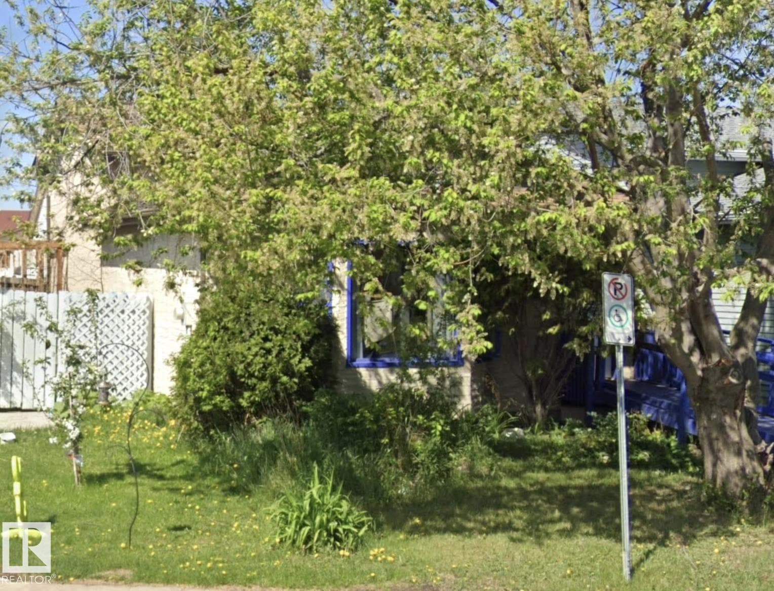 8316 157 AV NW