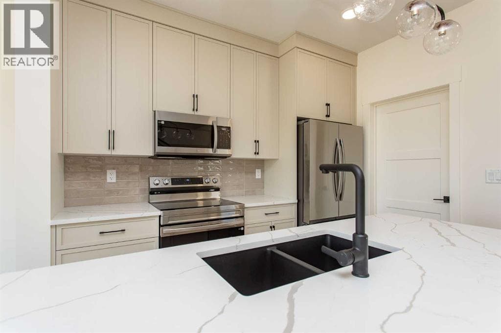 60 Emmett Crescent — photo 4