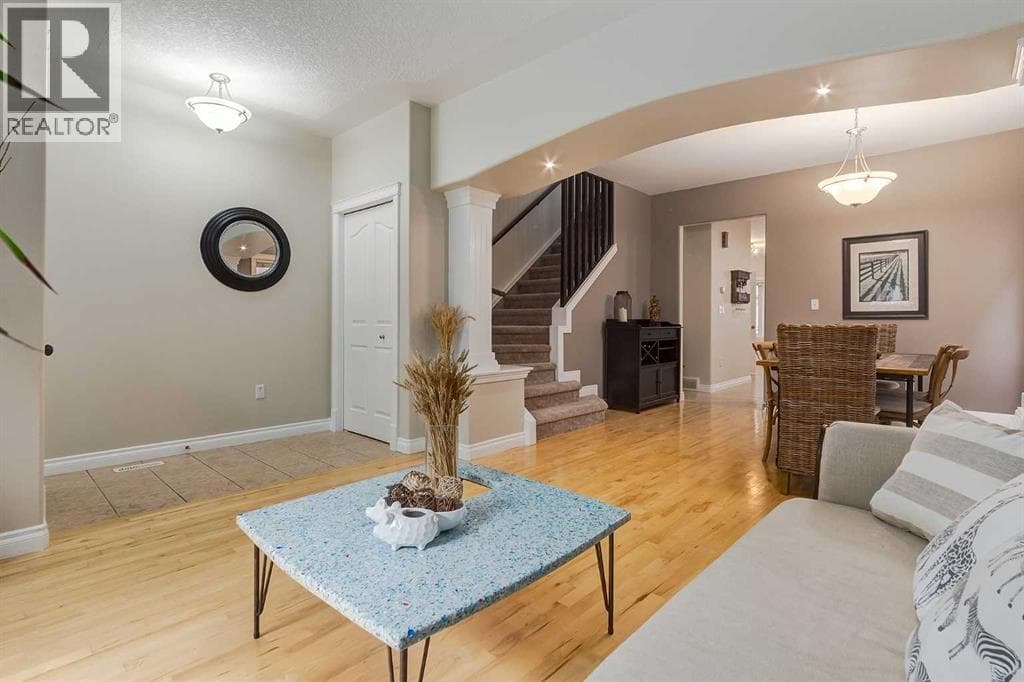 310 8 Avenue NE — photo 5