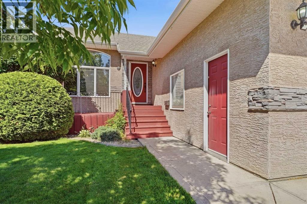 219 Lampard Crescent — photo 3