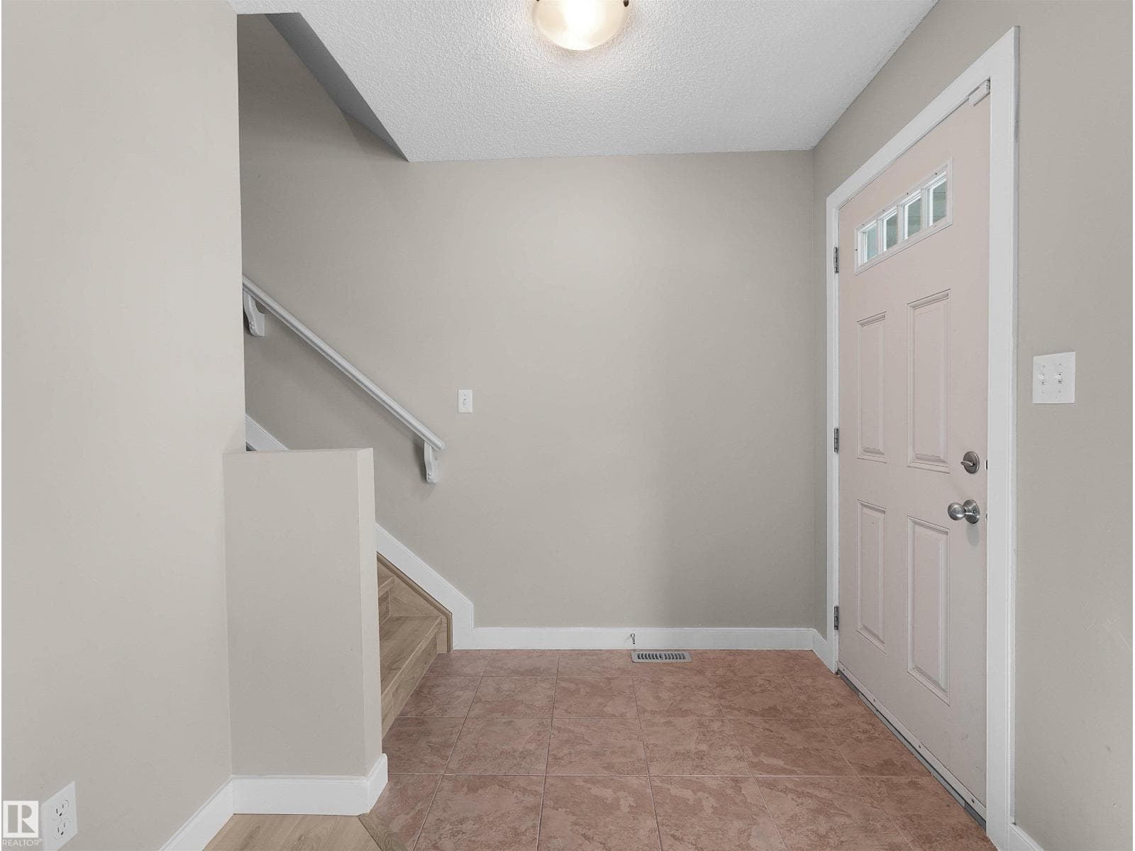 #17 6032 38 AV NW — photo 4