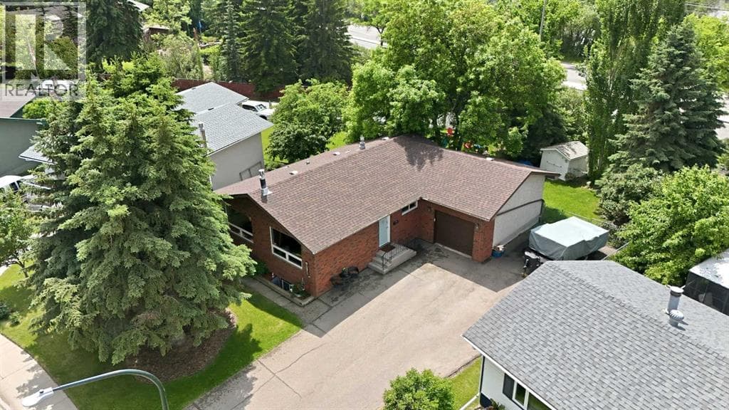 12 Malcolm Crescent — photo 2