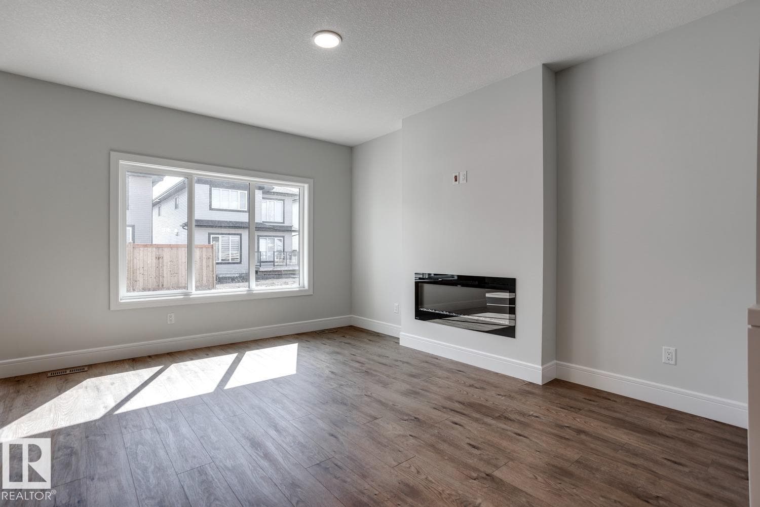 13 SCORIA WD — photo 4