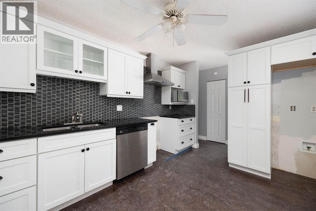 2 Moberly Crescent — photo 2