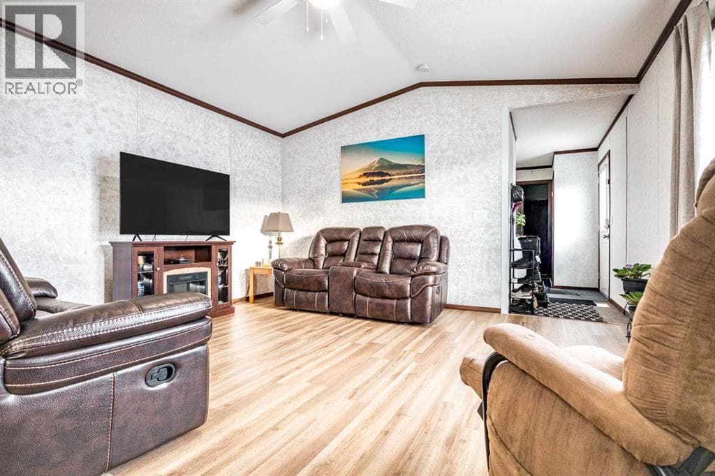 37 Maple Drive — photo 3