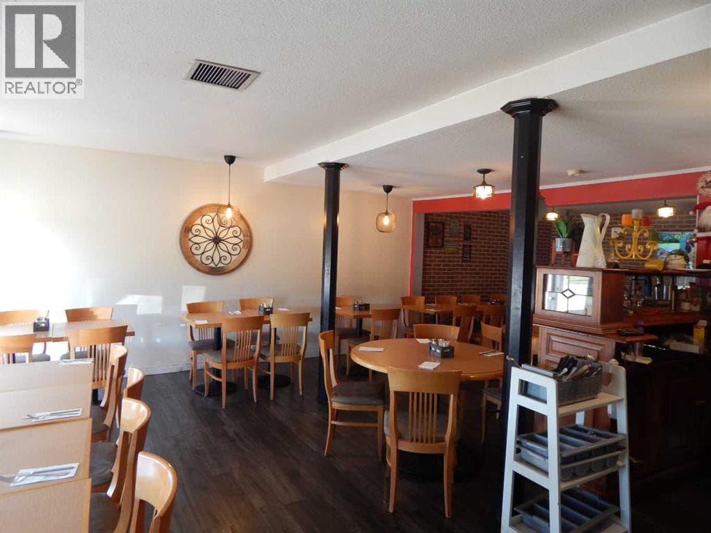 837 E Centre Street — photo 2