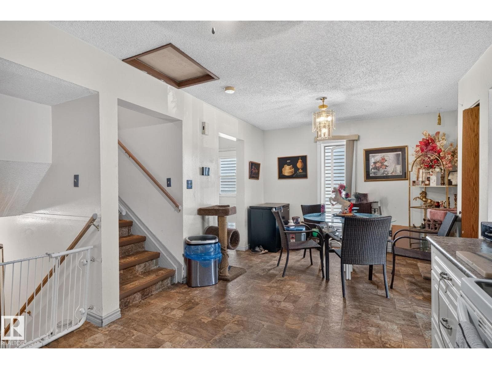 8316 157 AV NW — photo 5
