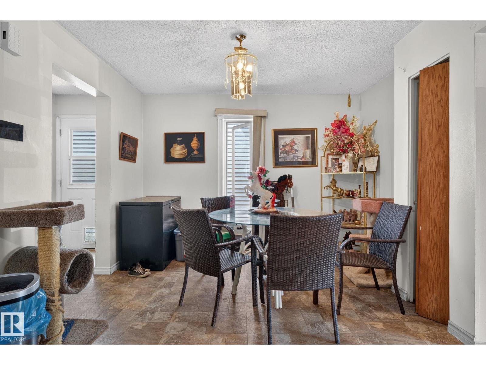8316 157 AV NW — photo 3