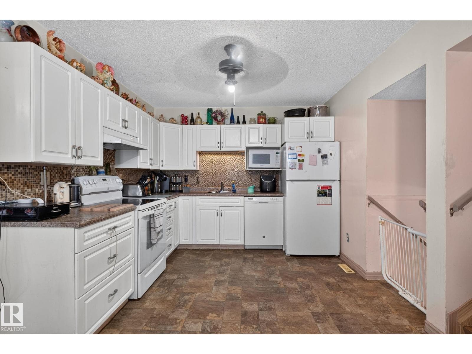8316 157 AV NW — photo 4
