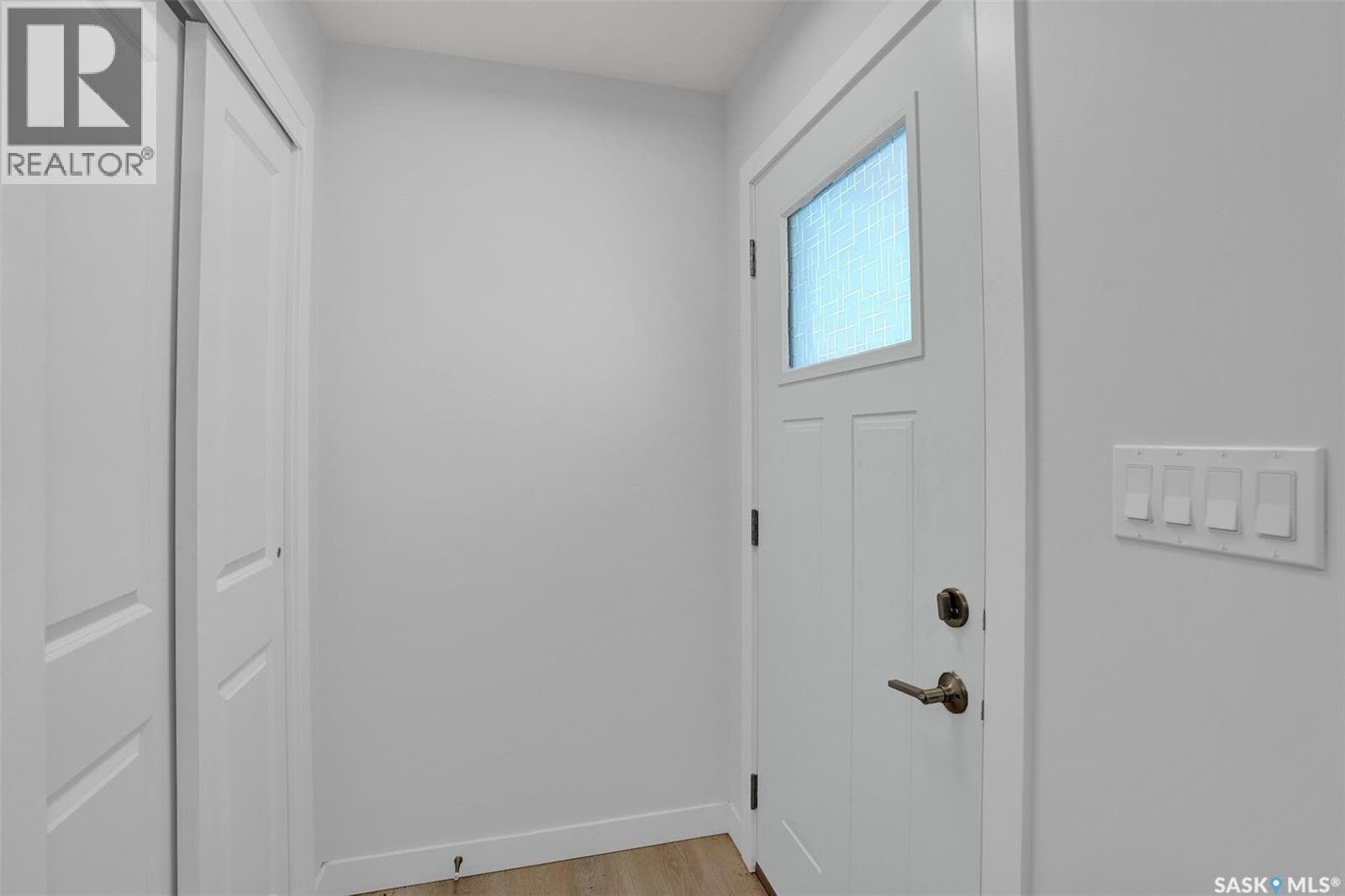 2031 Francis STREET — photo 3