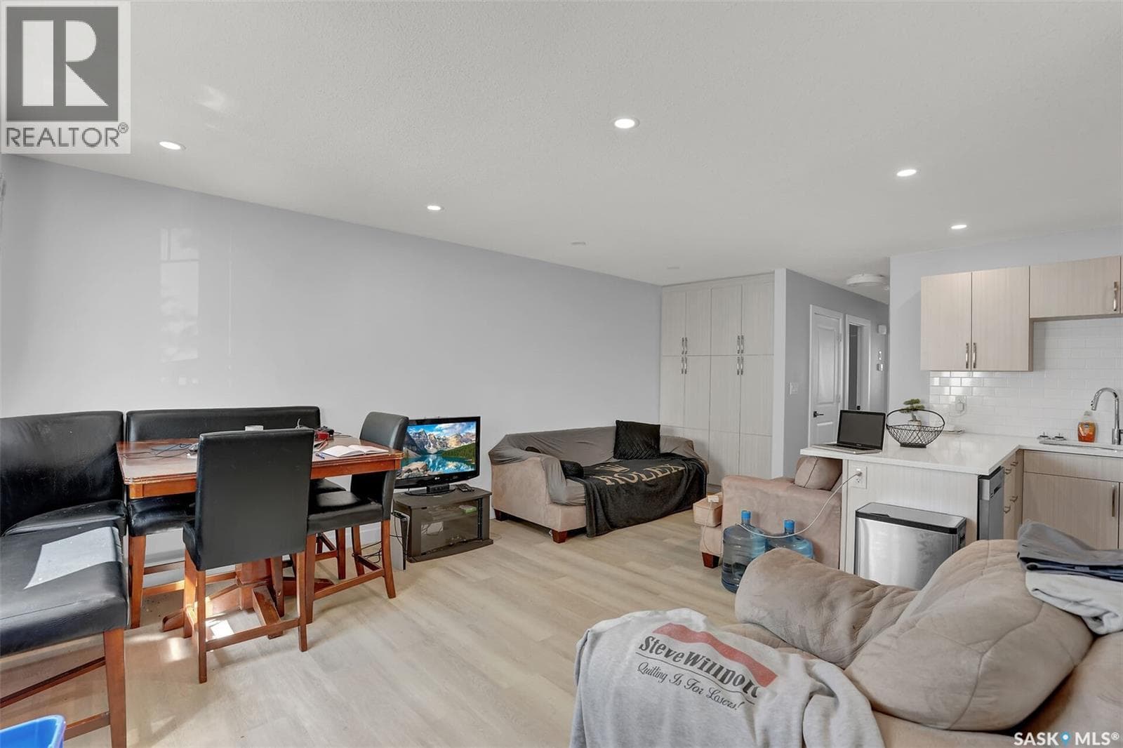 2031 Francis STREET — photo 4