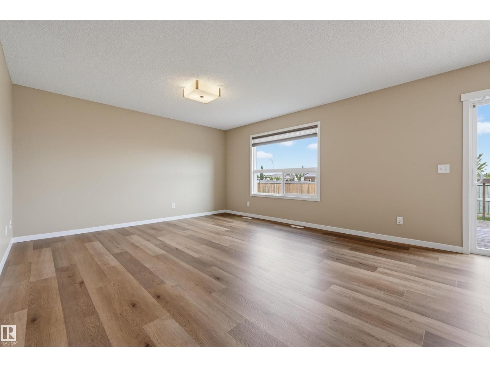 16428 12 AV SW — photo 5