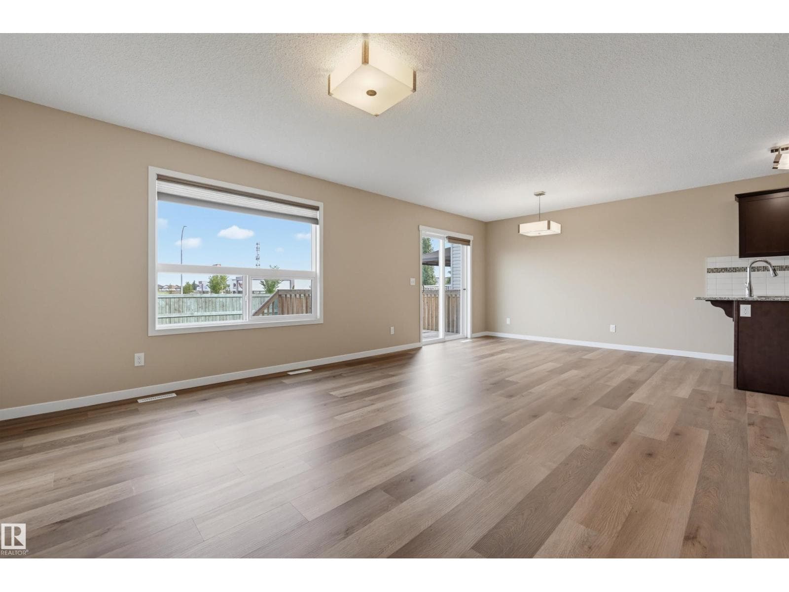 16428 12 AV SW — photo 2
