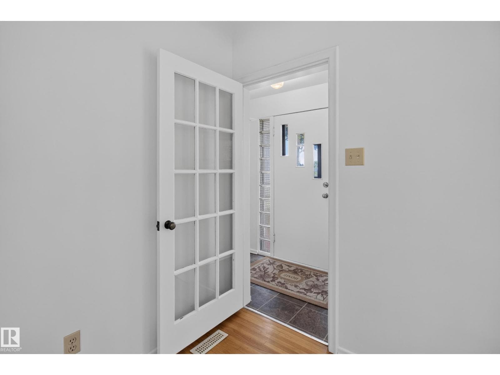 10640 79 ST NW NW — photo 3