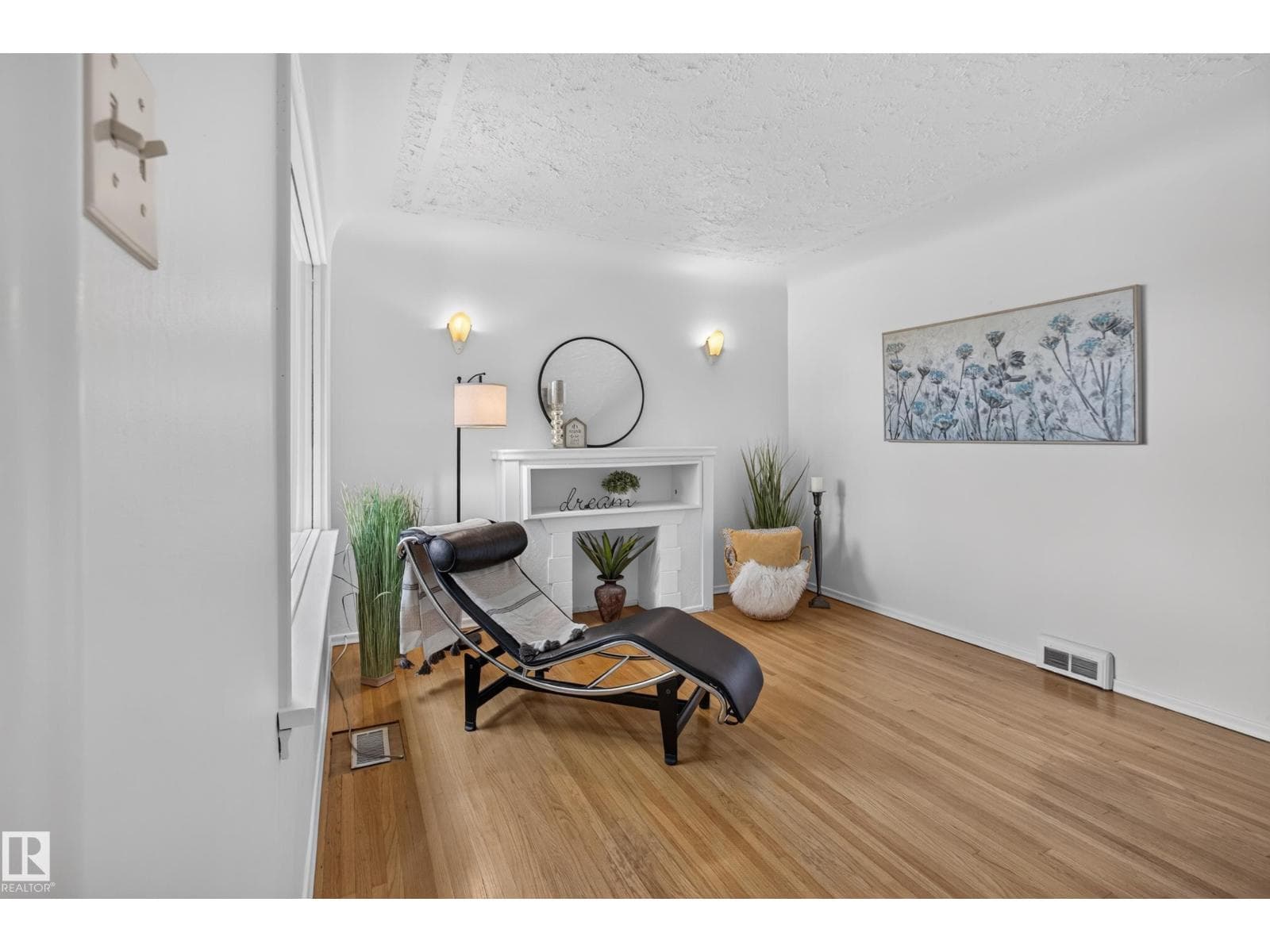 10640 79 ST NW NW — photo 4