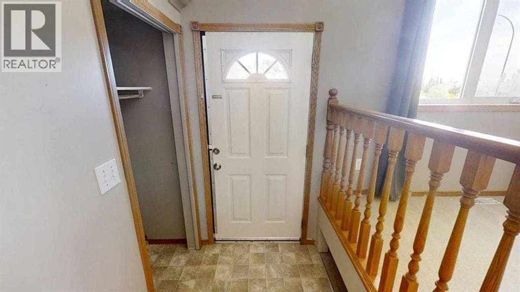 42 Mt Backus Crescent W — photo 2