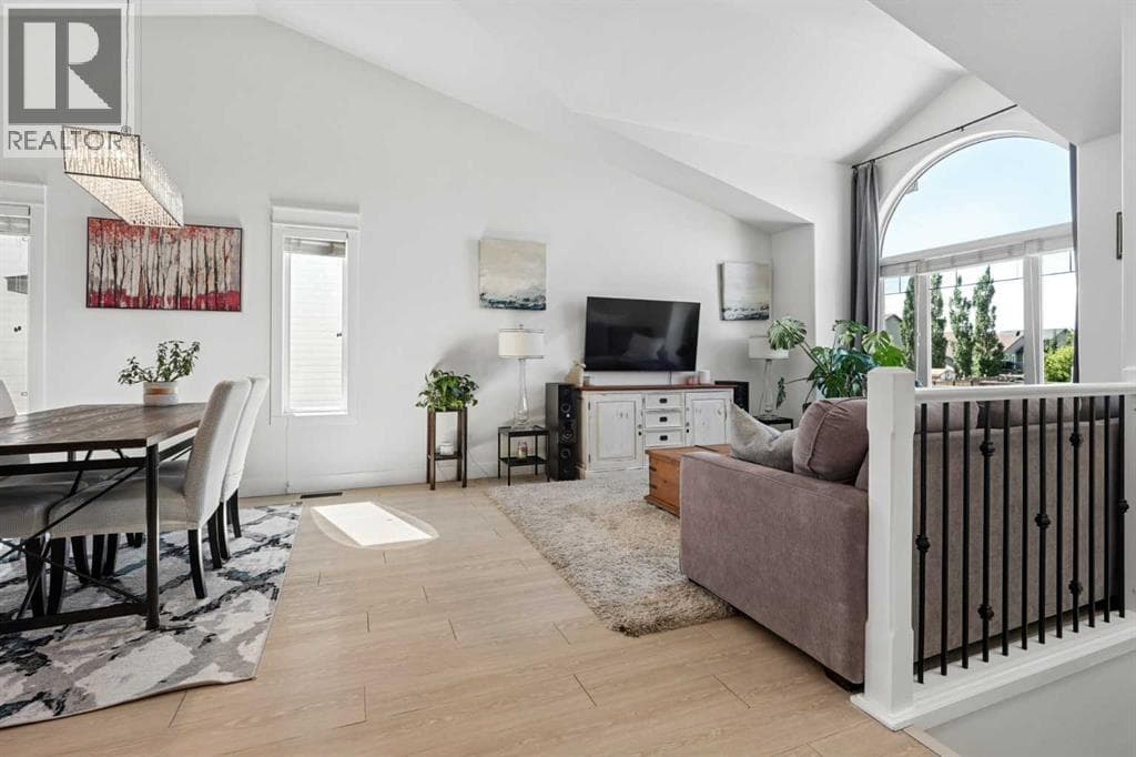27 Firelight Way W — photo 3