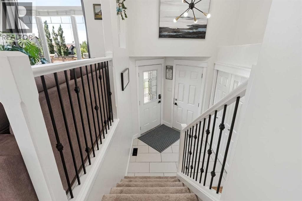 27 Firelight Way W — photo 2