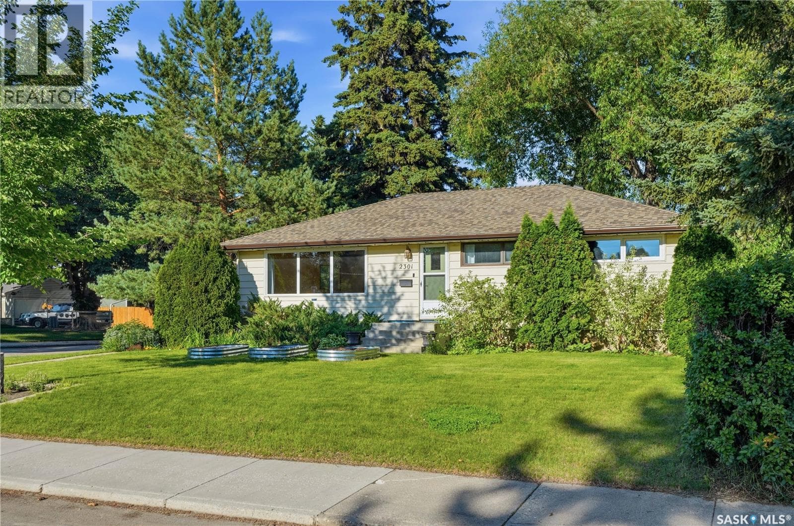 2301 Cairns AVENUE — photo 3