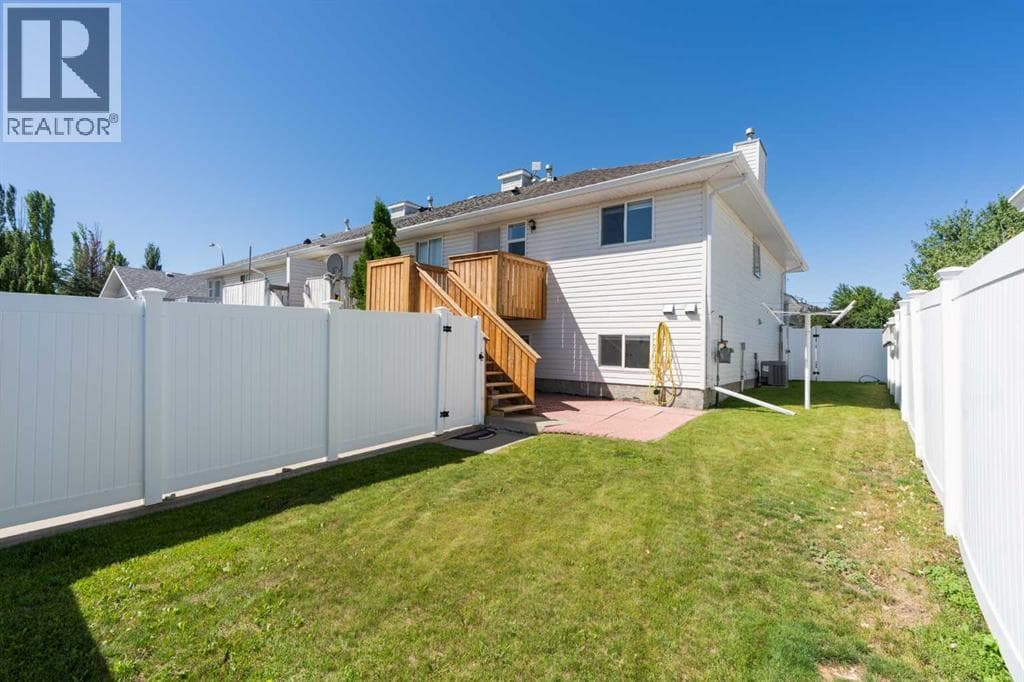 19 Chilcotin Lane W — photo 4