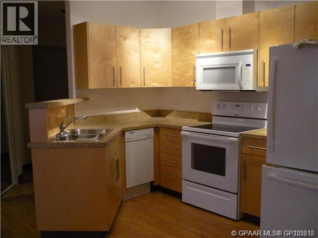 5, 4304 51 Street — photo 3