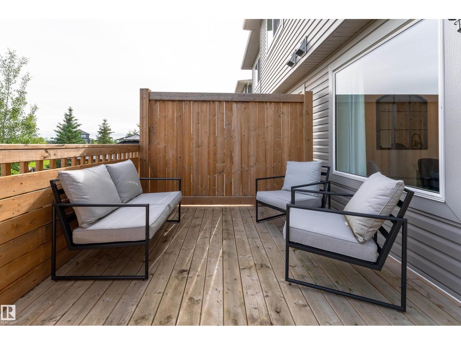 584 MEADOWVIEW DR — photo 4