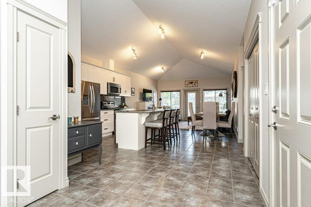 #15 175 MCCONACHIE DR NW — photo 5