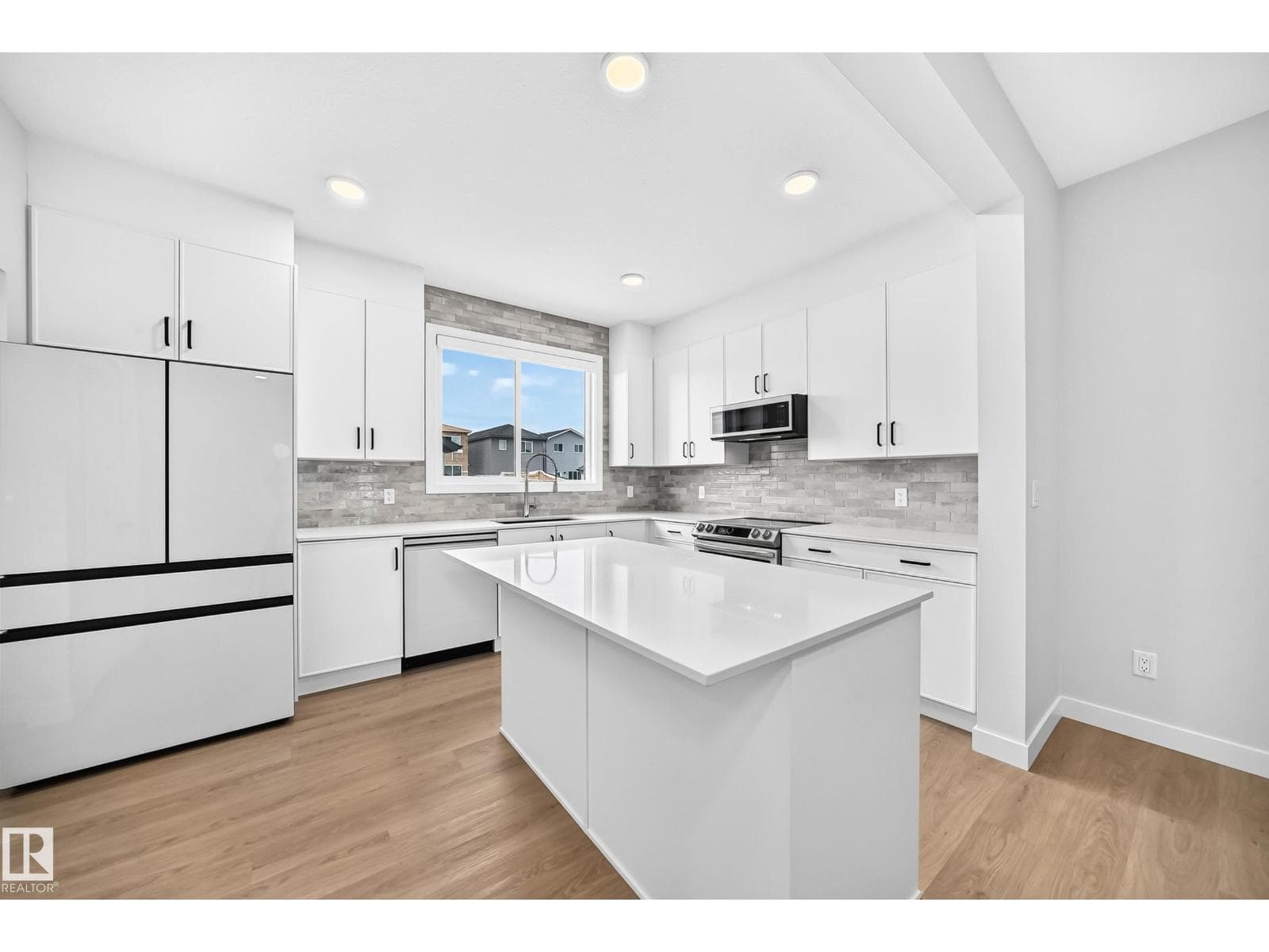 2332 159 ST SW — photo 3