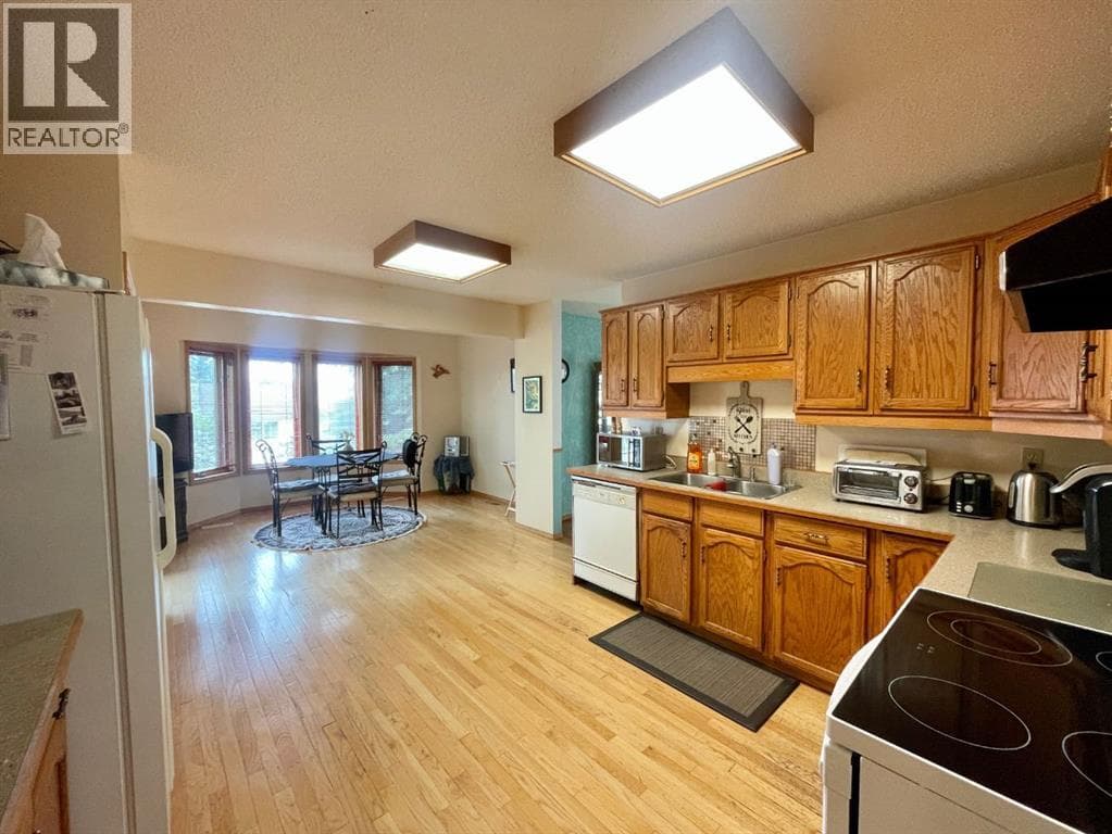 5909 11 Avenue — photo 3