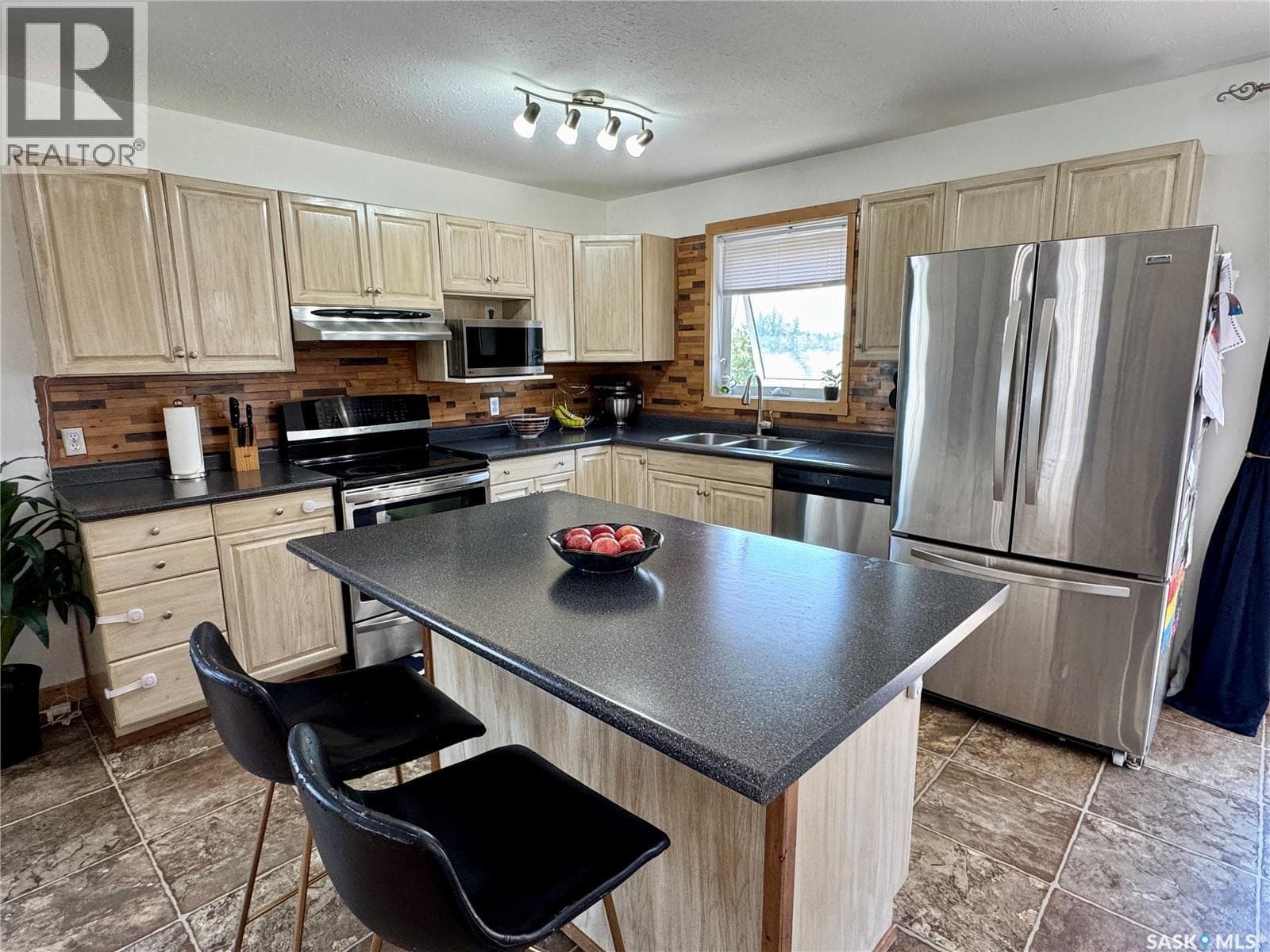 908 Thompson CRESCENT — photo 3