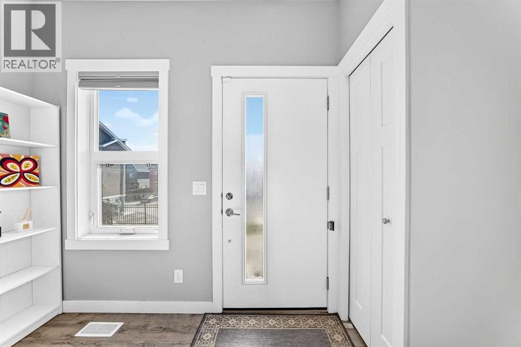 193 Livingston Common NE — photo 4