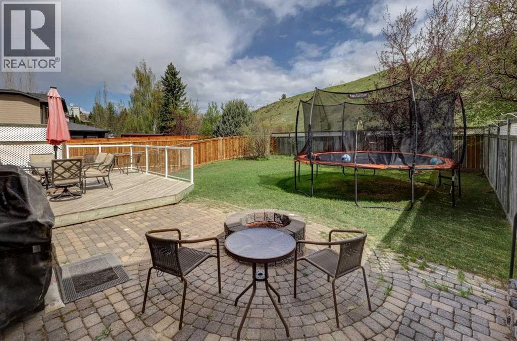 36 Hawksley Crescent NW — photo 4