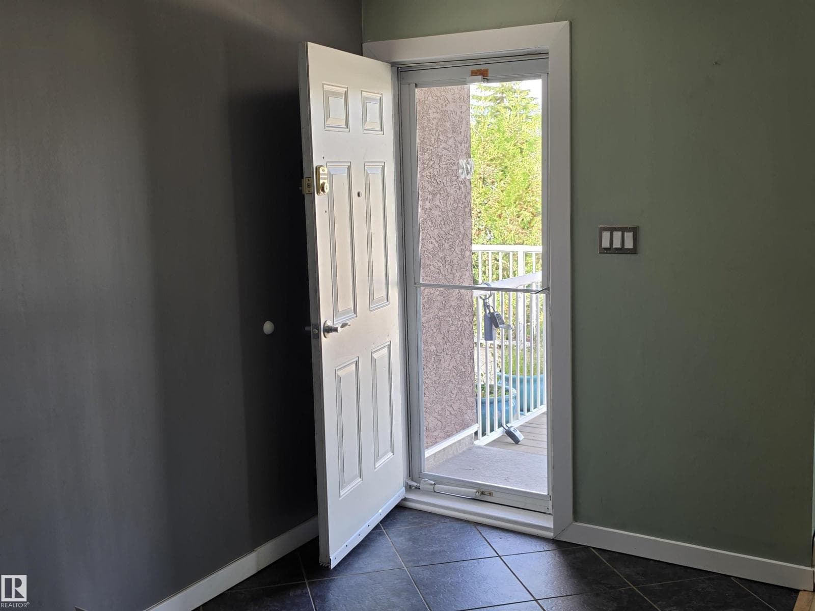 #17 13580 38 ST NW — photo 5