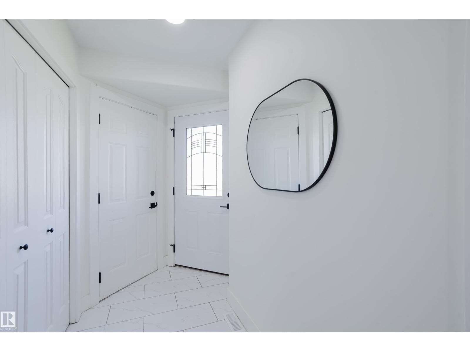 6741 162A AV NW — photo 3