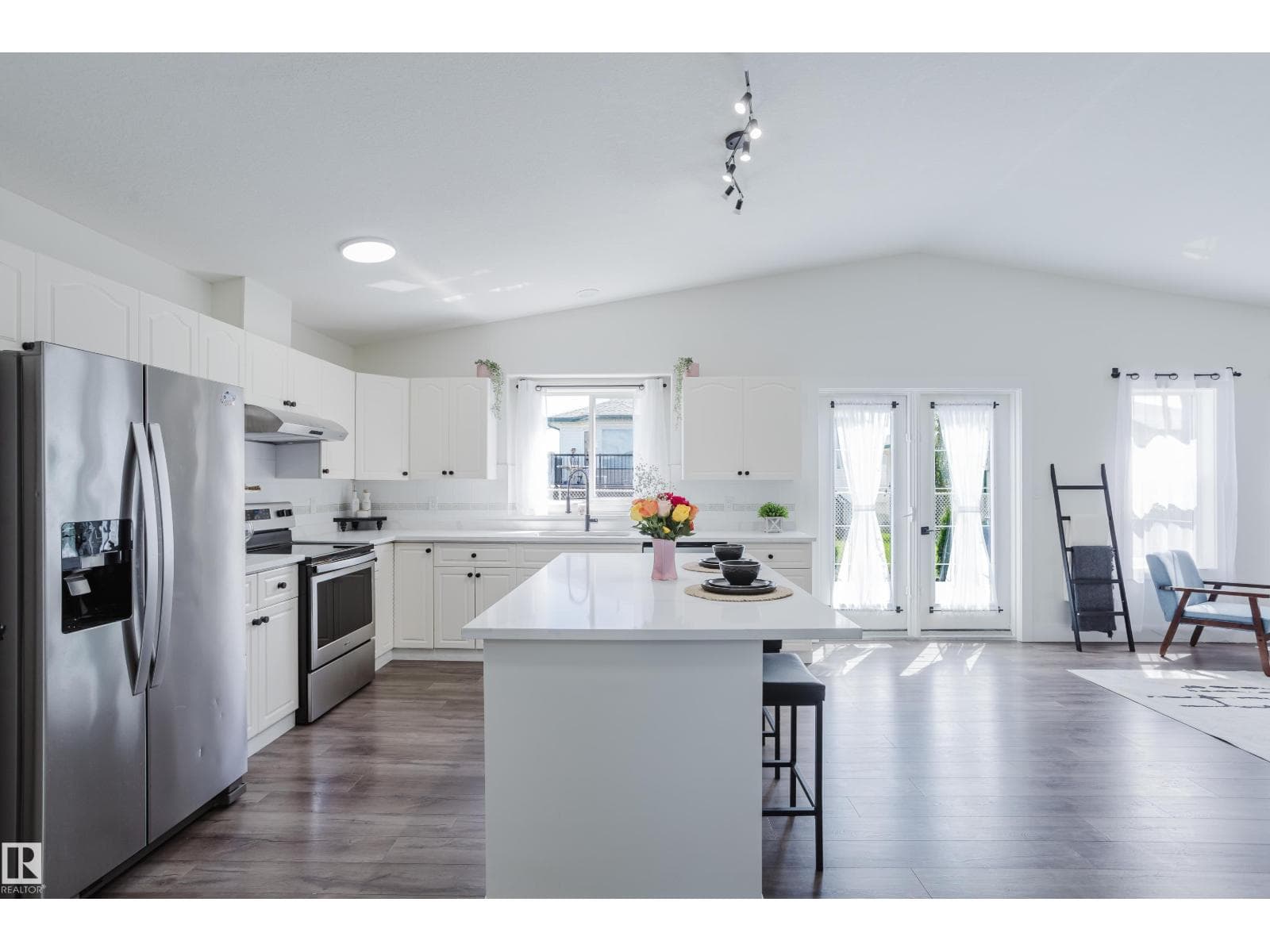 6741 162A AV NW — photo 5