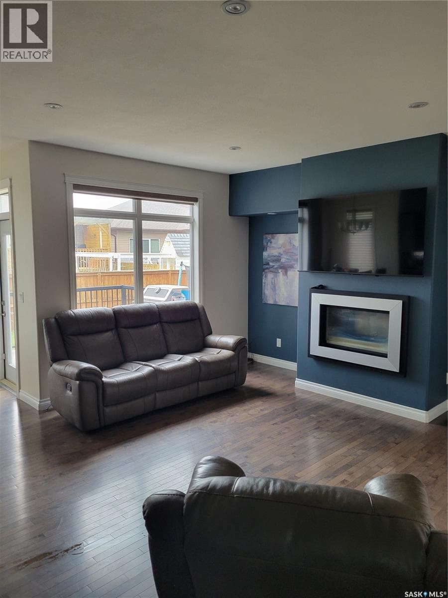 718 Patrick BAY — photo 3