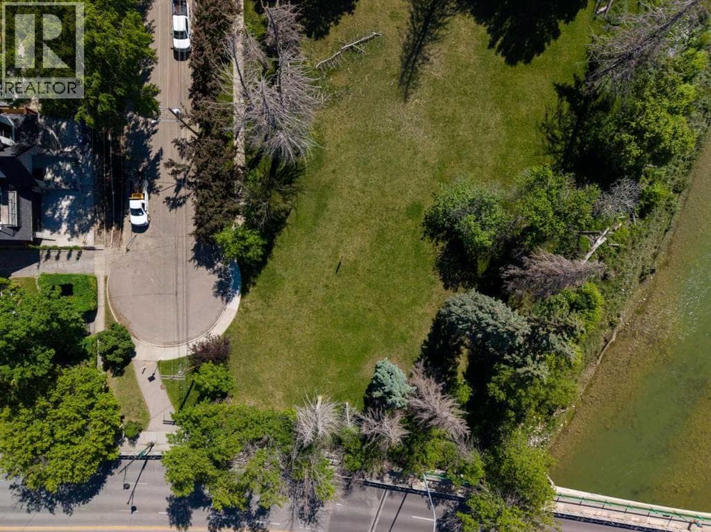 415 40 Avenue SW — photo 2