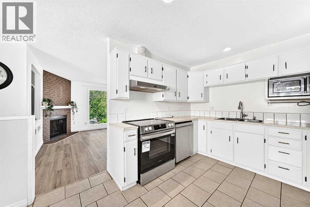 641 Whitewood Road NE — photo 4